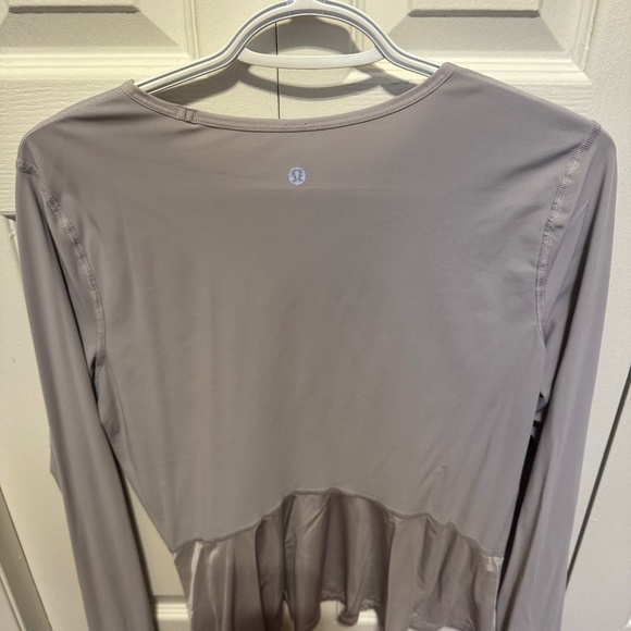 Lululemon long sleeve - Picture 1 of 2